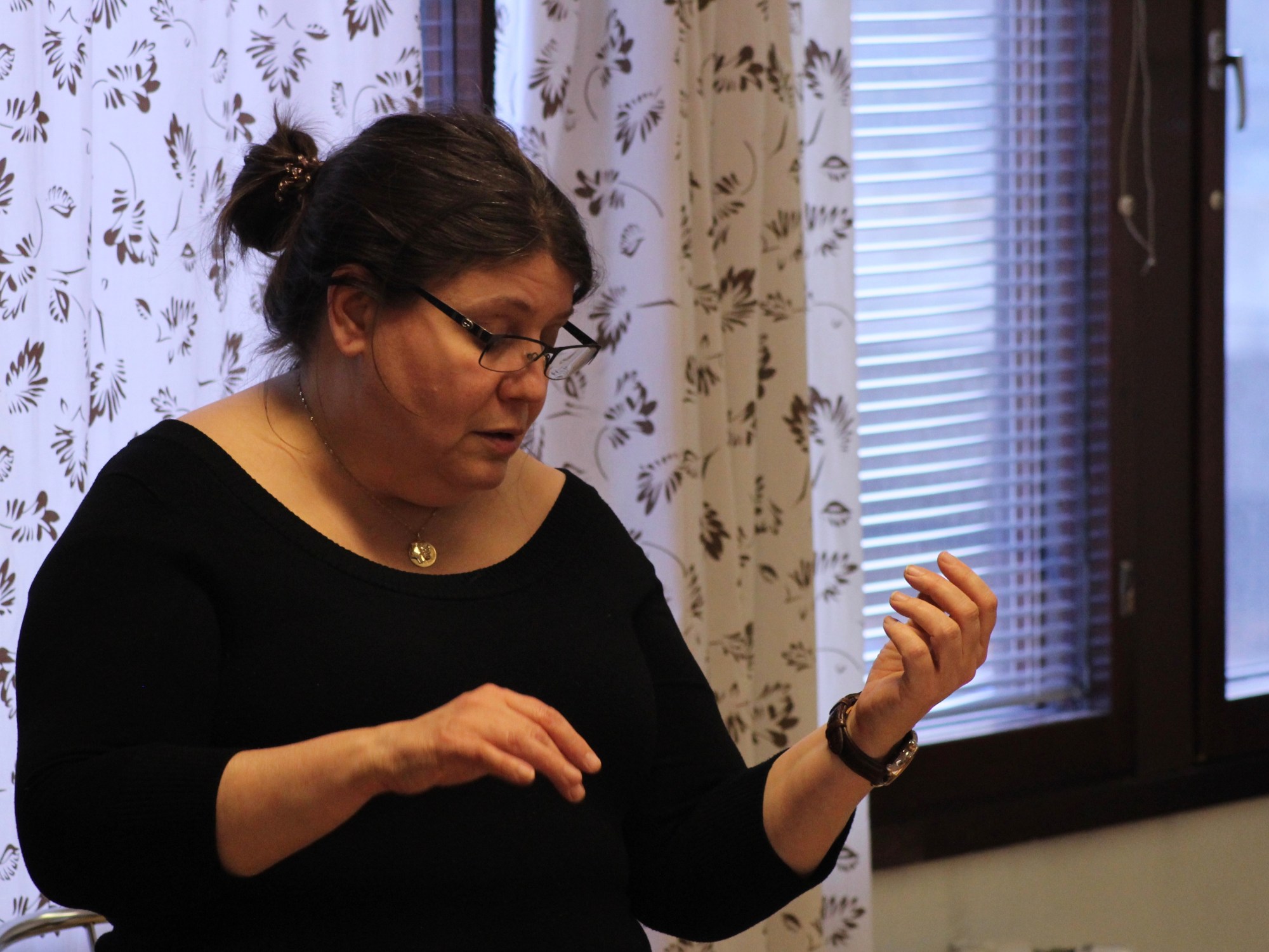 Kathy Weidenfeller leading a music rehearsal in Helsinki, Finland. Photograph for Finland My Home project.